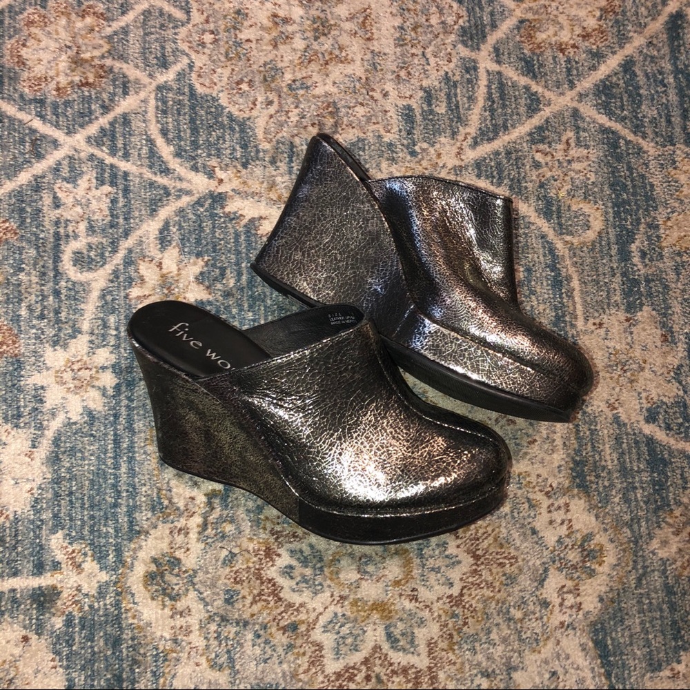 Five Worlds Mules